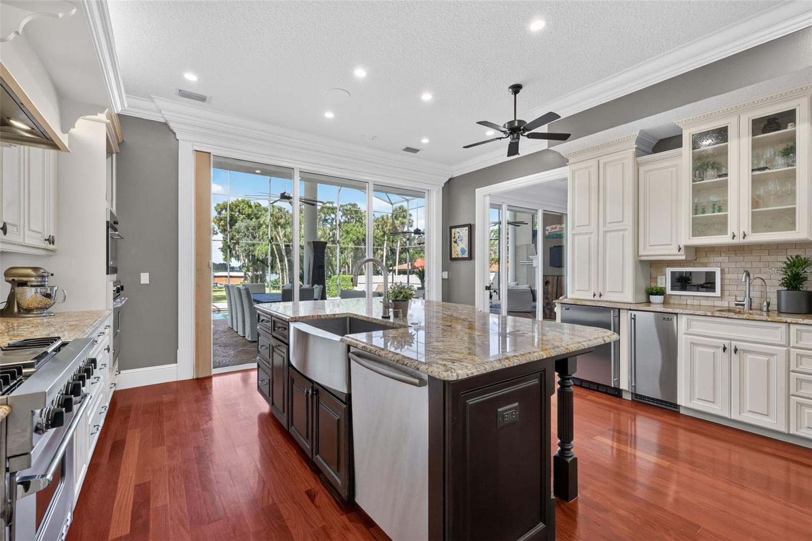 Kitchen with Island - 5476 TRIMBLE PARK RD, MOUNT DORA