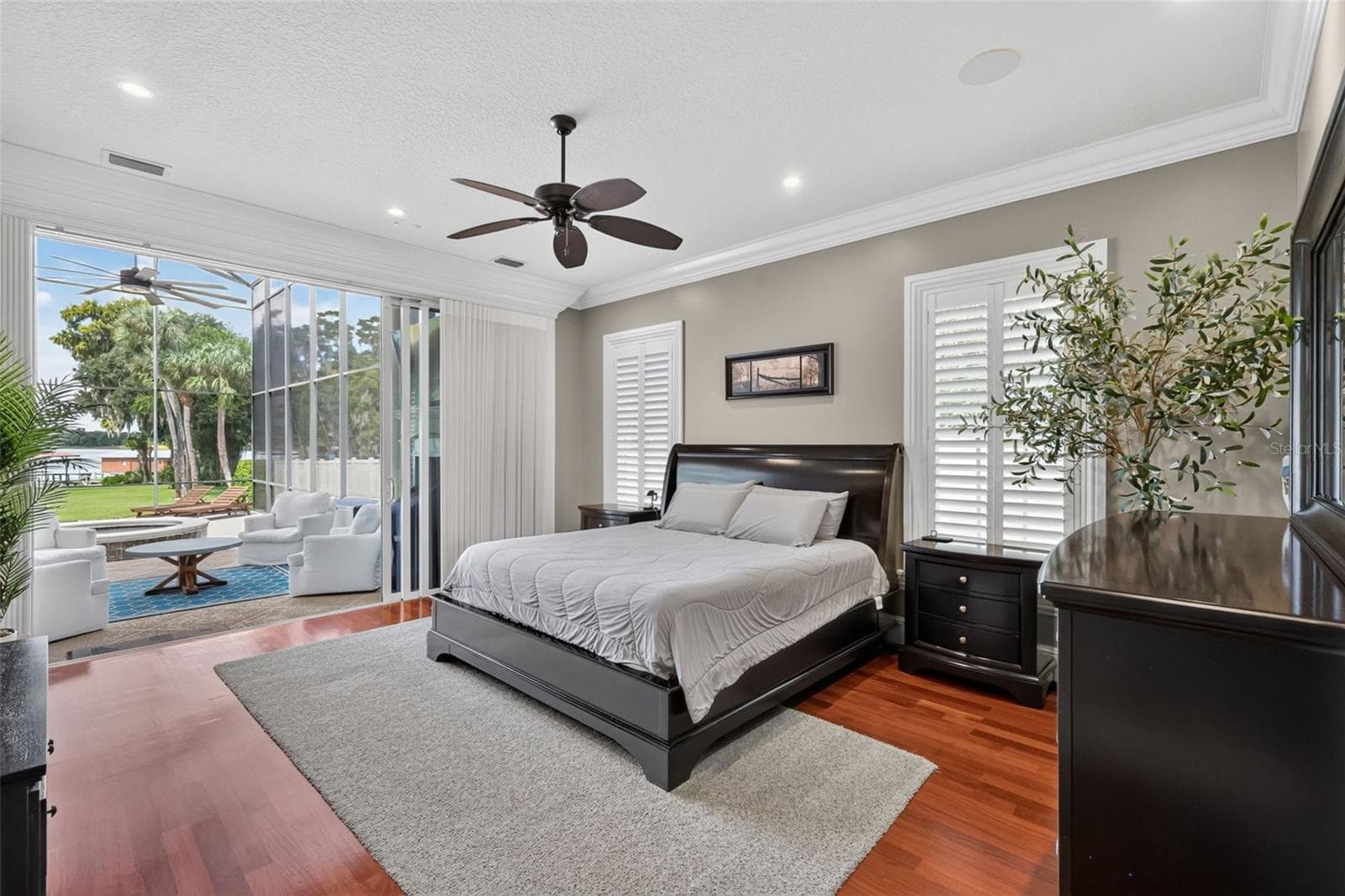 Primary Suite with views of the pool and Lake Carlton - 5476 TRIMBLE PARK RD, MOUNT DORA
