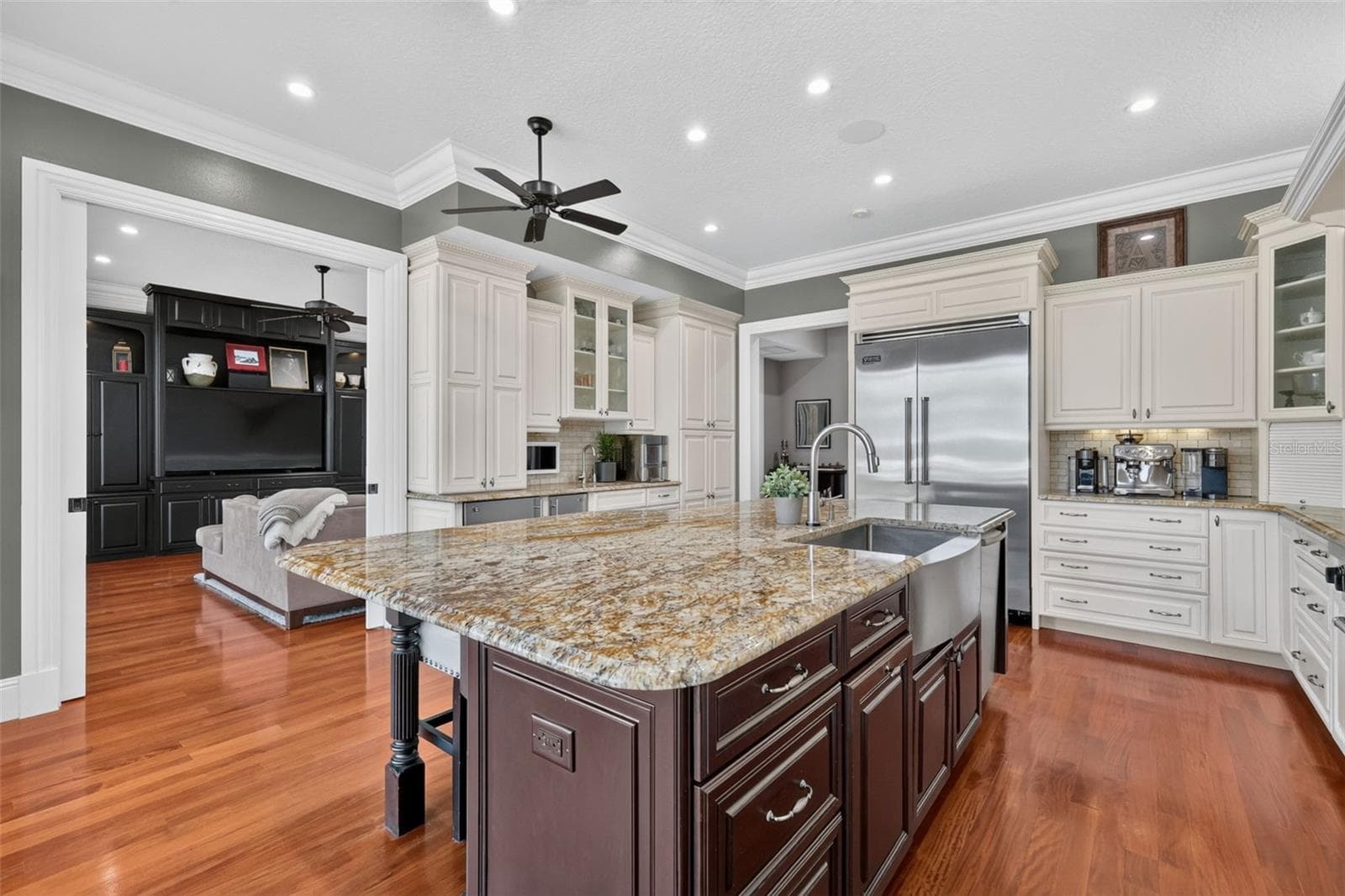 Kitchen with Island and wet bar - 5476 TRIMBLE PARK RD, MOUNT DORA