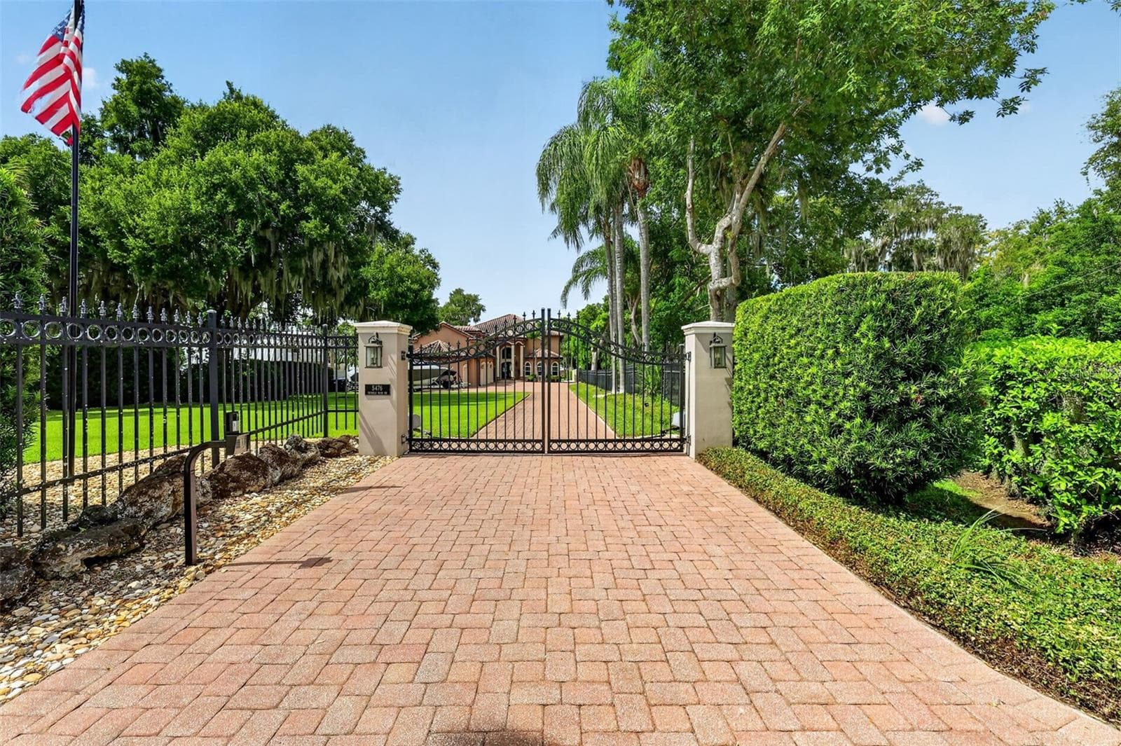 Front View with Paver Driveway - 5476 TRIMBLE PARK RD, MOUNT DORA
