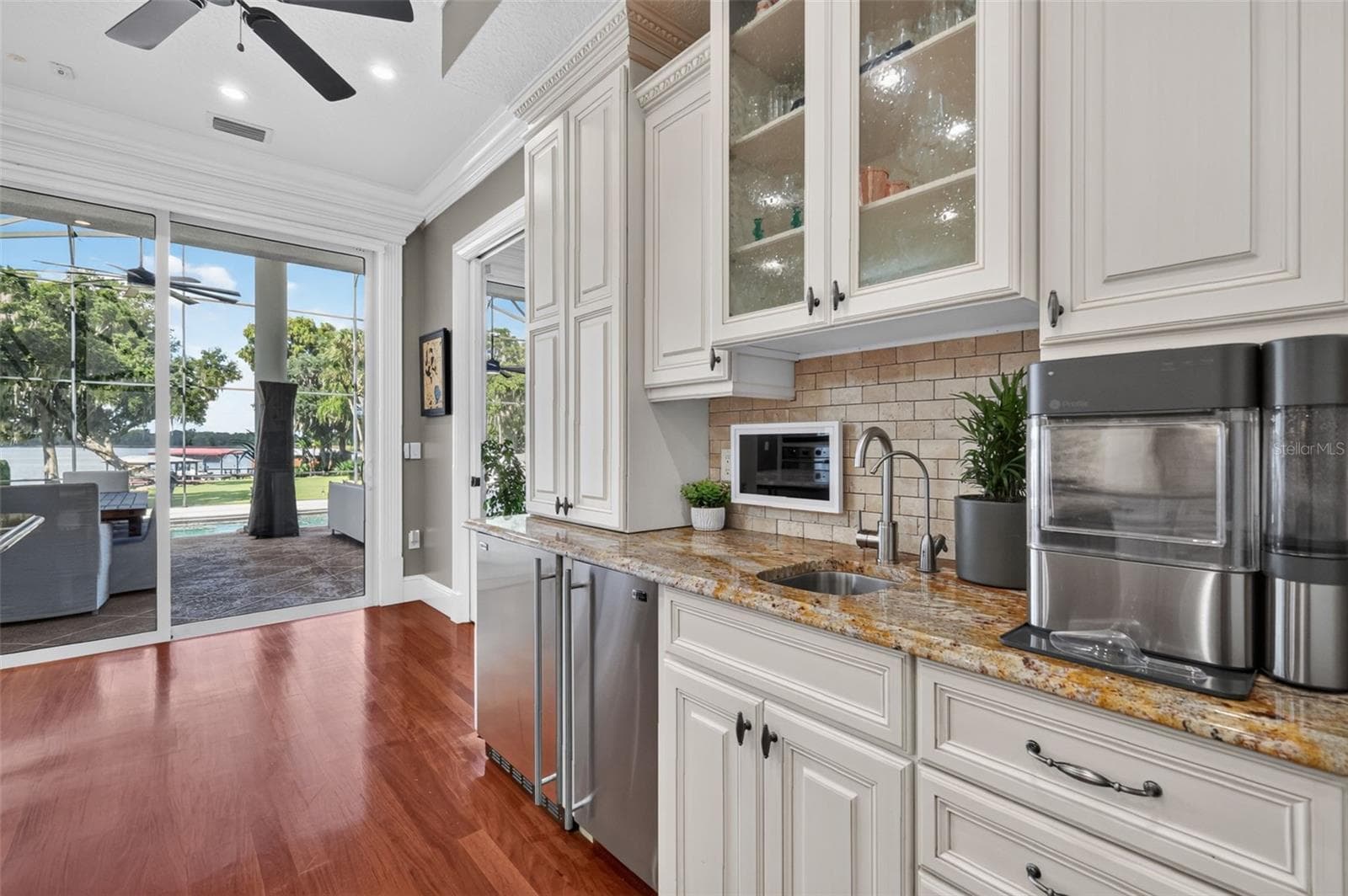 Kitchen with stunning views of the pool and Lake Carlton - 5476 TRIMBLE PARK RD, MOUNT DORA