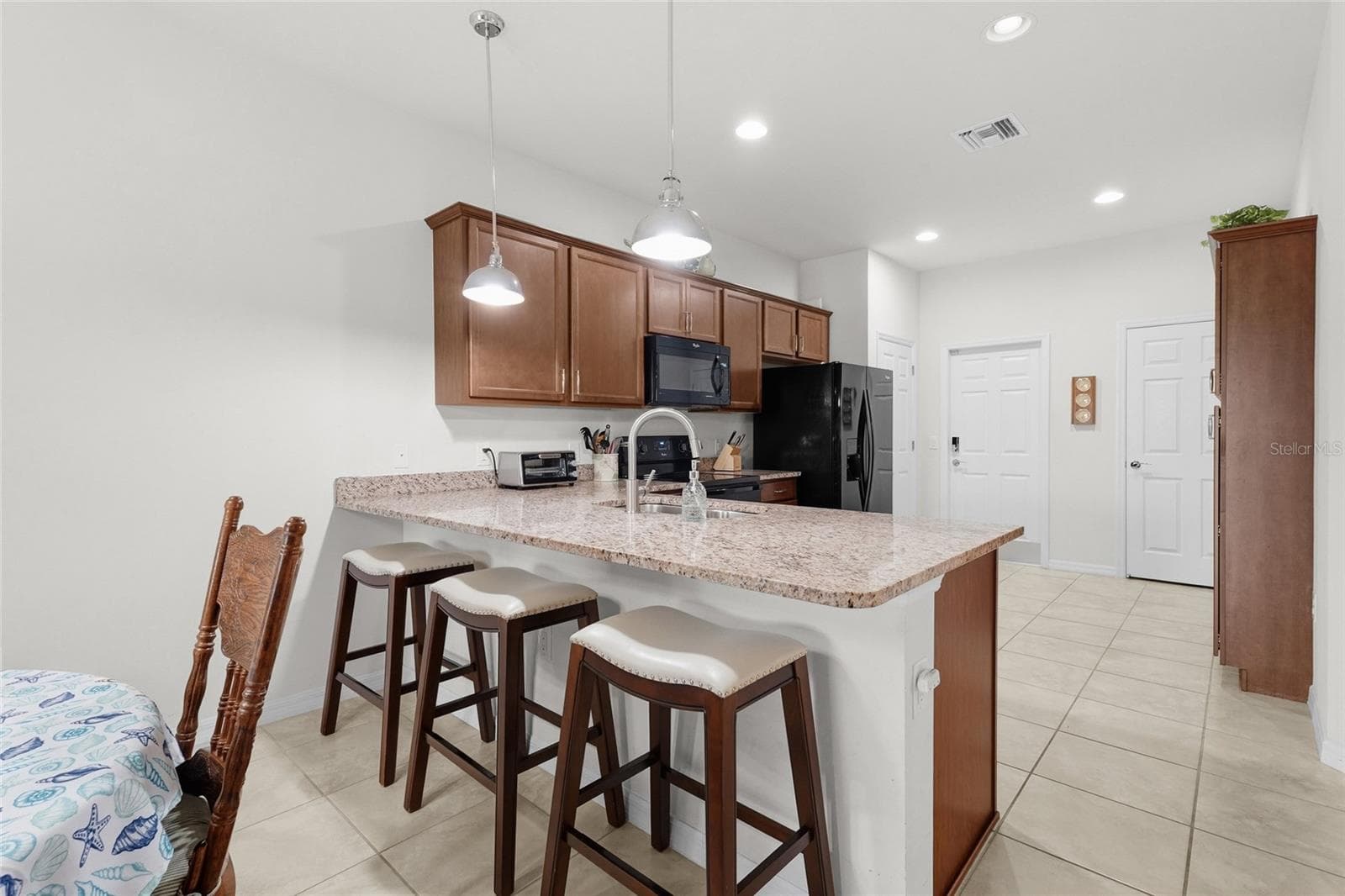 Single Family Residence at 19241 SERAFINA ST, VENICE, photo 6 of 72