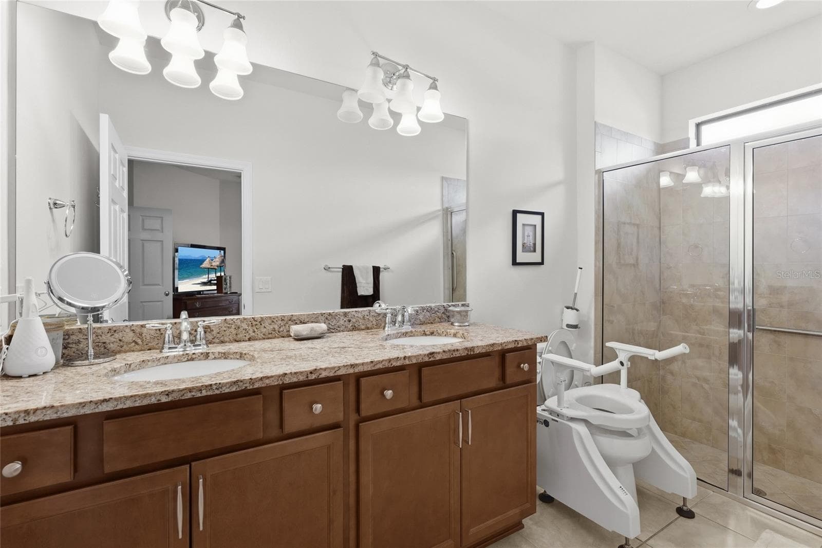 Single Family Residence at 19241 SERAFINA ST, VENICE, photo 10 of 72