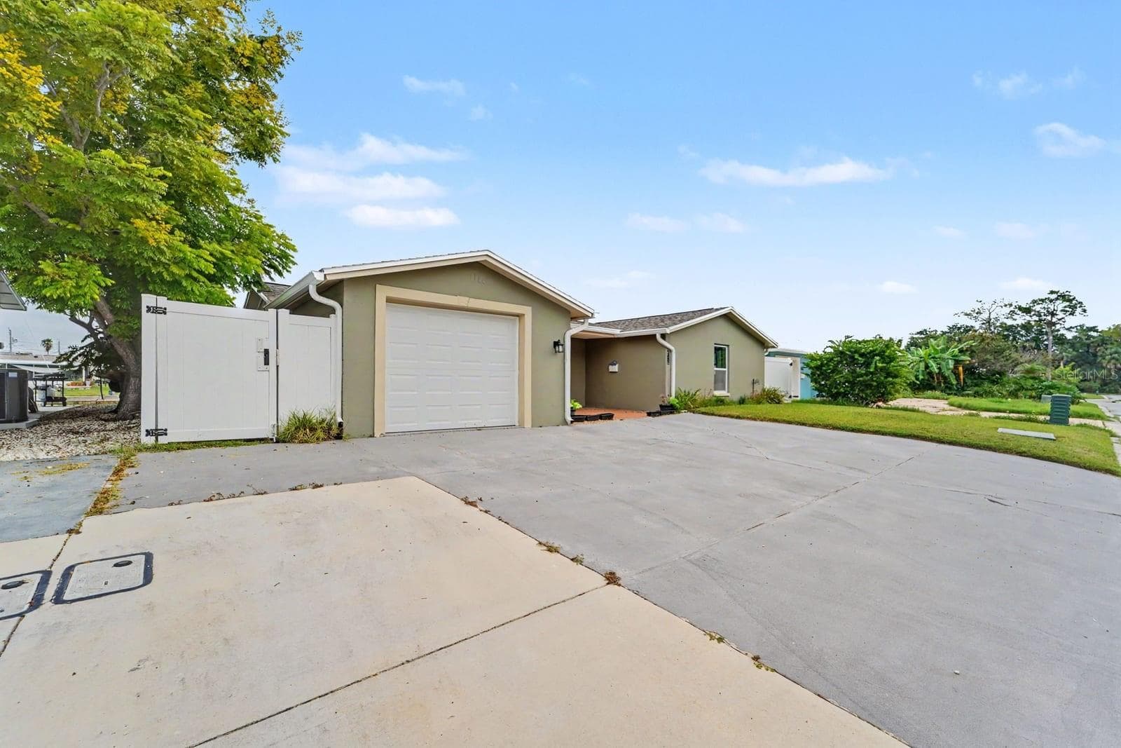 Single Family Residence at 4865 SHELL STREAM BLVD, NEW PORT RICHEY, photo 2 of 25