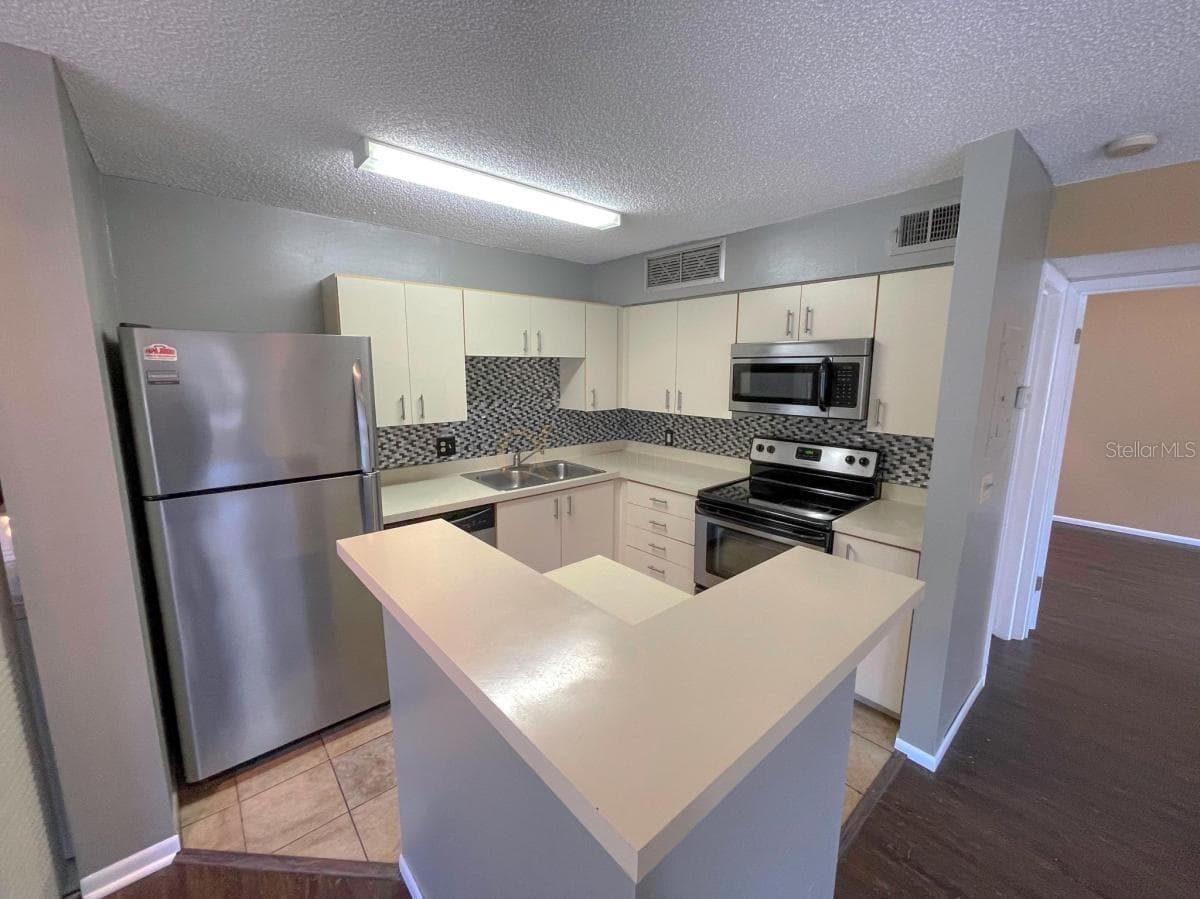 Condominium at 320 FORESTWAY CIR #205, ALTAMONTE SPRINGS, photo 12 of 29