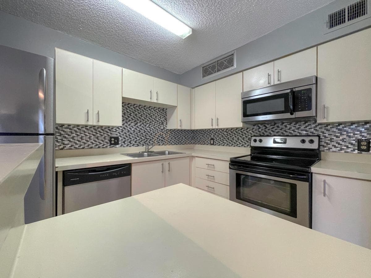 Condominium at 320 FORESTWAY CIR #205, ALTAMONTE SPRINGS, photo 13 of 29