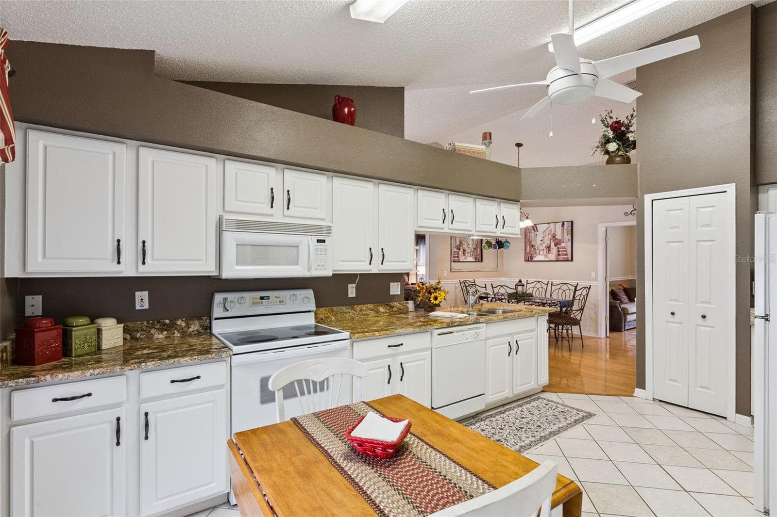 Kitchen - 3613 WESTERHAM DR, CLERMONT