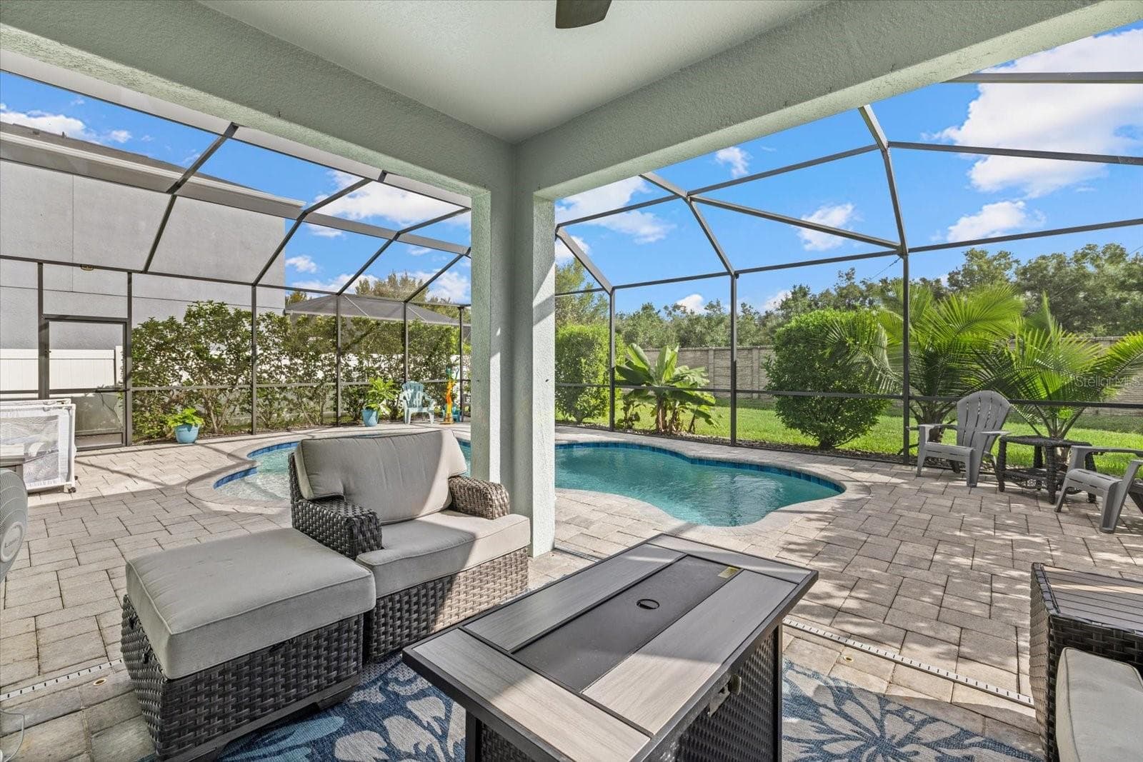 Covered back patio - 7448 47TH AVENUE CIR E, BRADENTON