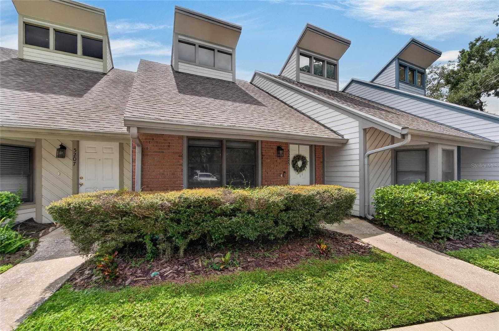 Maintenance Free Living, What's not to LIKE? - 5205 OAK CHARTER CT, TEMPLE TERRACE