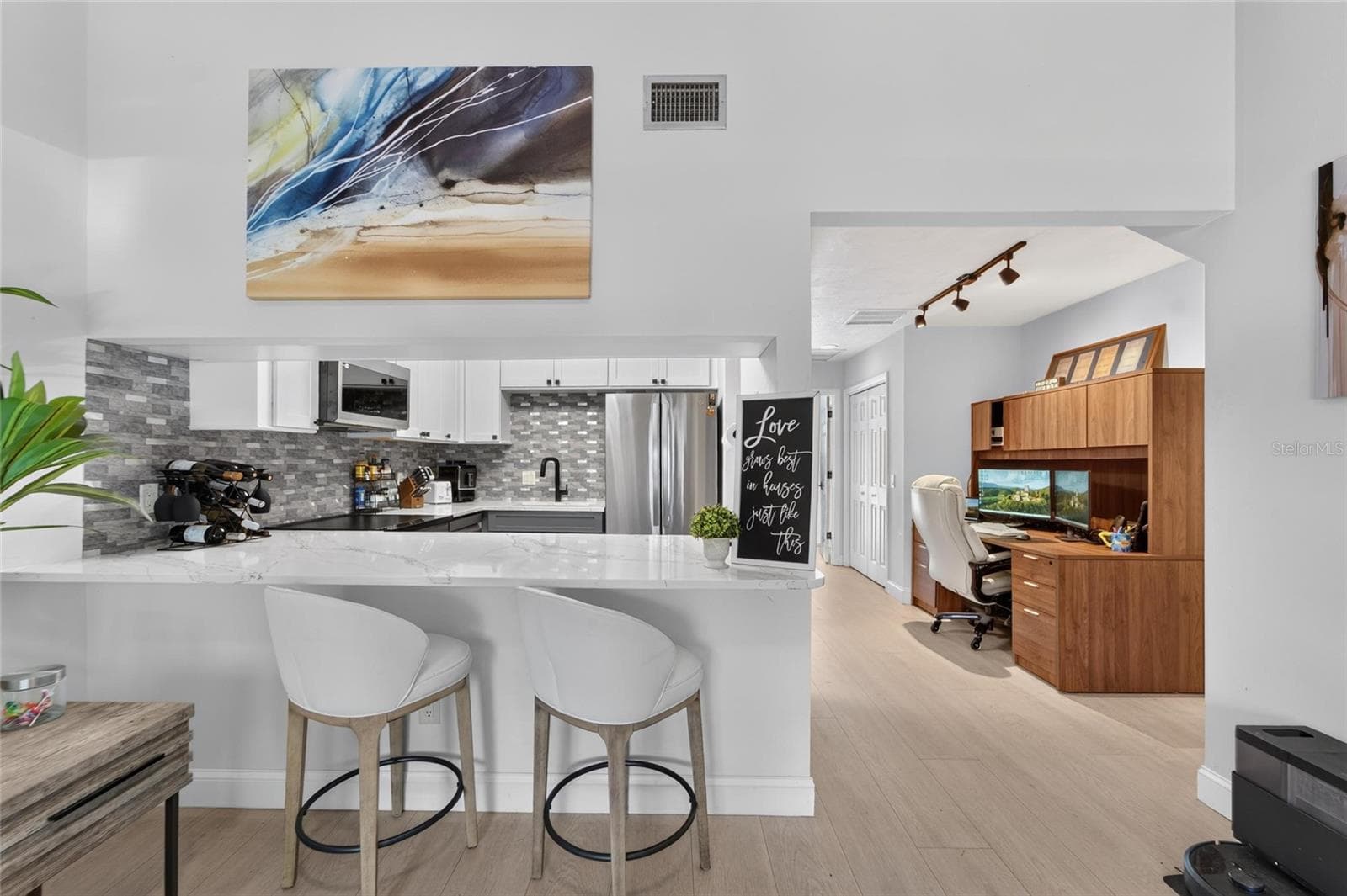 Breakfastbar with view of the Dinette, which currently is used as a home office nook. - 5205 OAK CHARTER CT, TEMPLE TERRACE