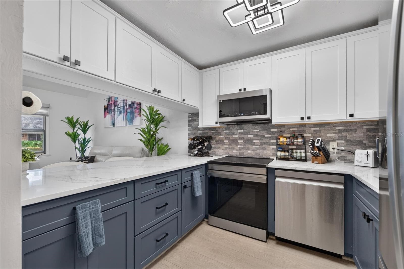 All newer Stainless Steel GE Appliances - 5205 OAK CHARTER CT, TEMPLE TERRACE