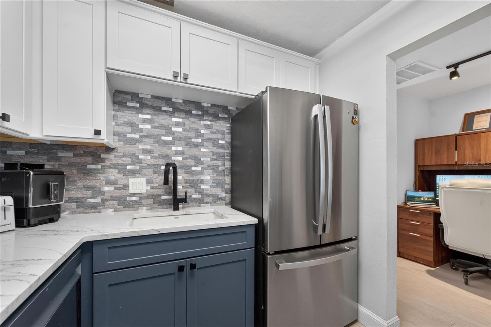 French Door Refrigerator - 5205 OAK CHARTER CT, TEMPLE TERRACE