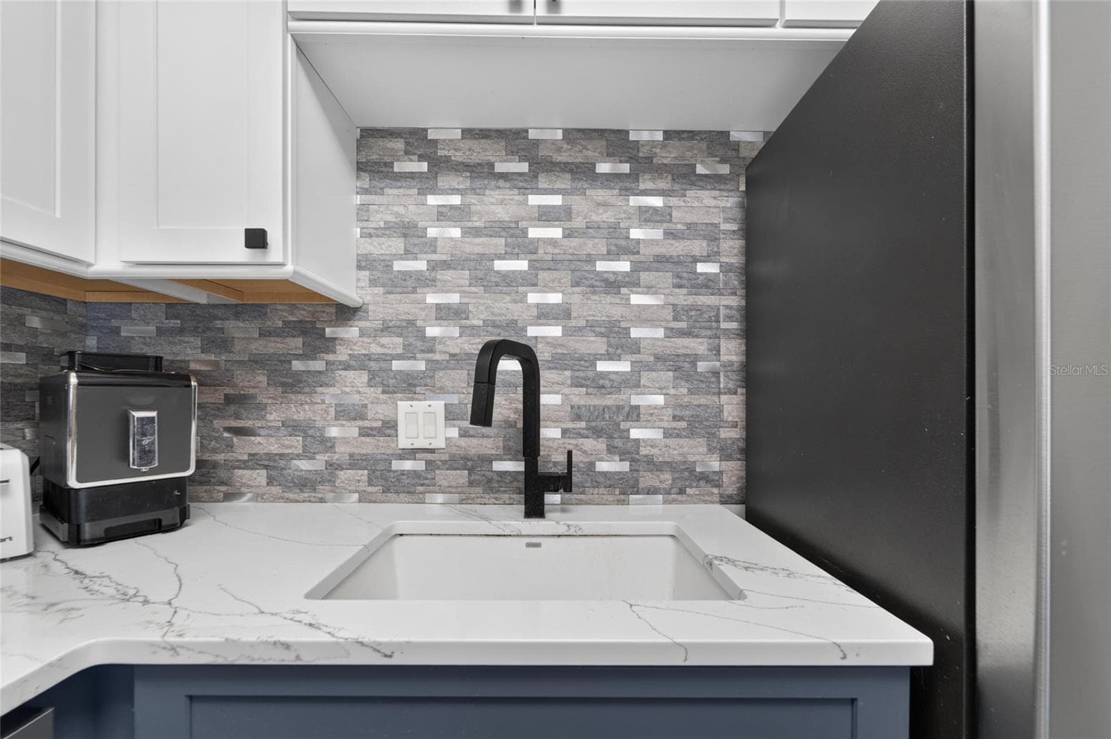 Gorgeous Calacatta quartz, no expense was spared here. - 5205 OAK CHARTER CT, TEMPLE TERRACE