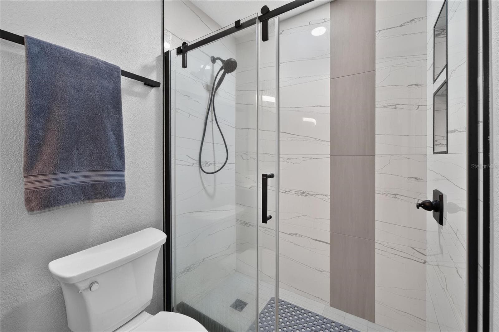 Nice over-sized shower stall. - 5205 OAK CHARTER CT, TEMPLE TERRACE