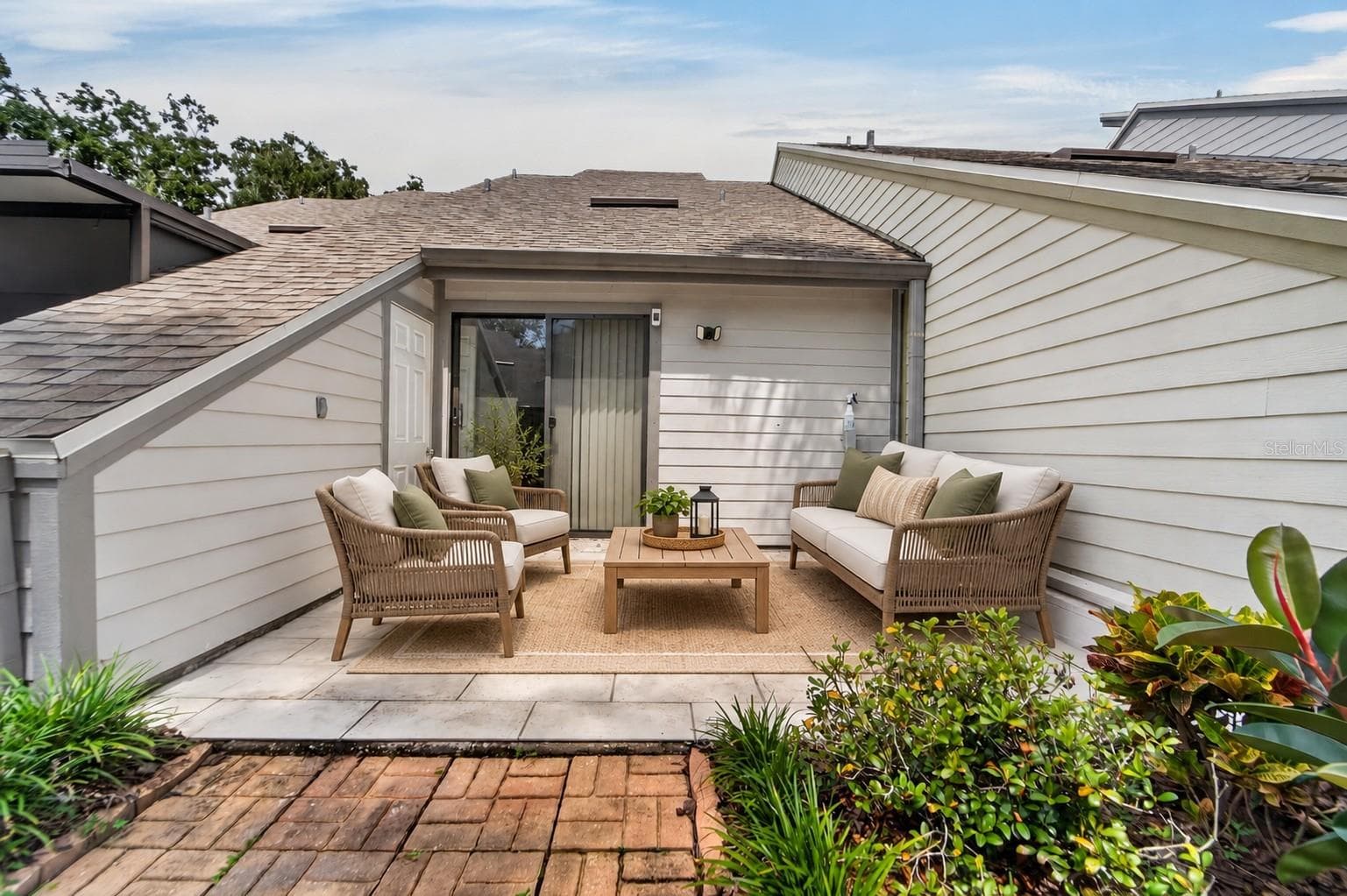 Just imagine having coffee here. - 5205 OAK CHARTER CT, TEMPLE TERRACE