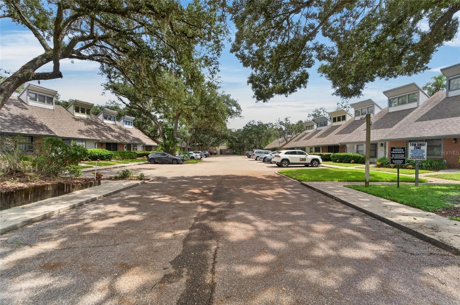 This is a quiet community that is conveniently located to all. - 5205 OAK CHARTER CT, TEMPLE TERRACE