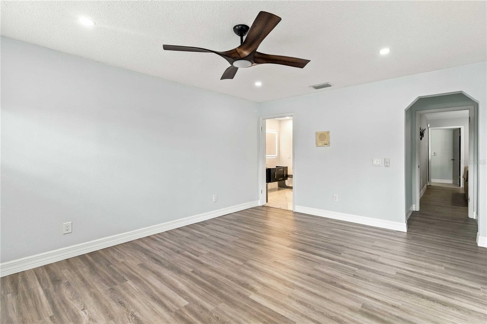 Single Family Residence at 816 KNIGHT ST, SEFFNER, photo 13 of 33