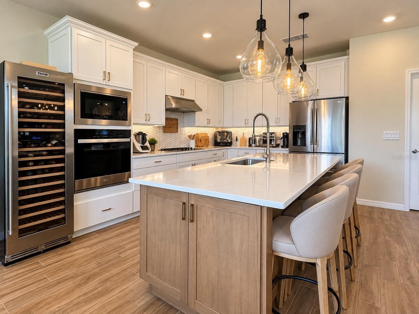 Gourmet kitchen featuring an oversized quartz island - 6735 REVERIE PARK AVE, ORLANDO