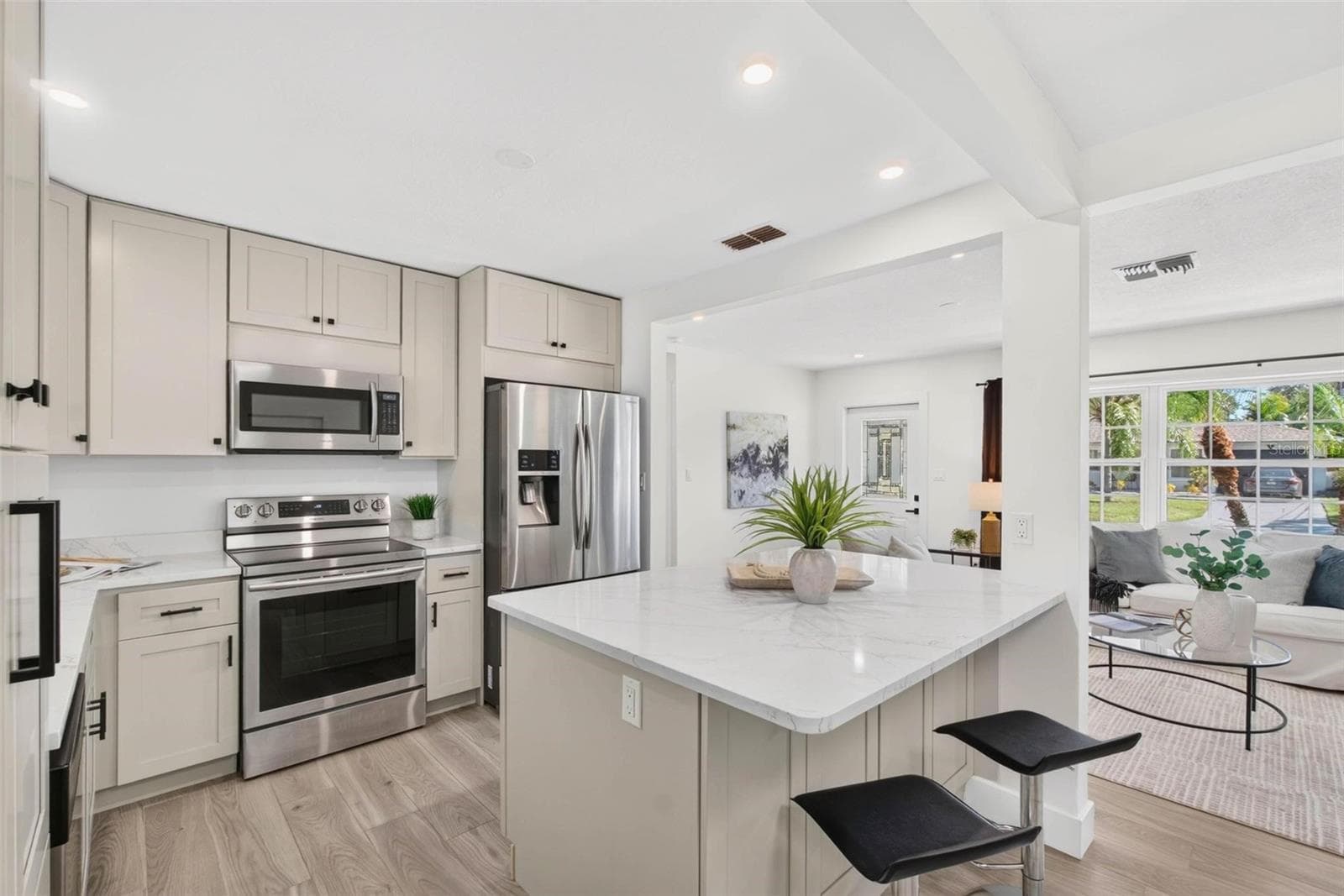 Single Family Residence at 5483 37TH AVE N, ST PETERSBURG, photo 10 of 25
