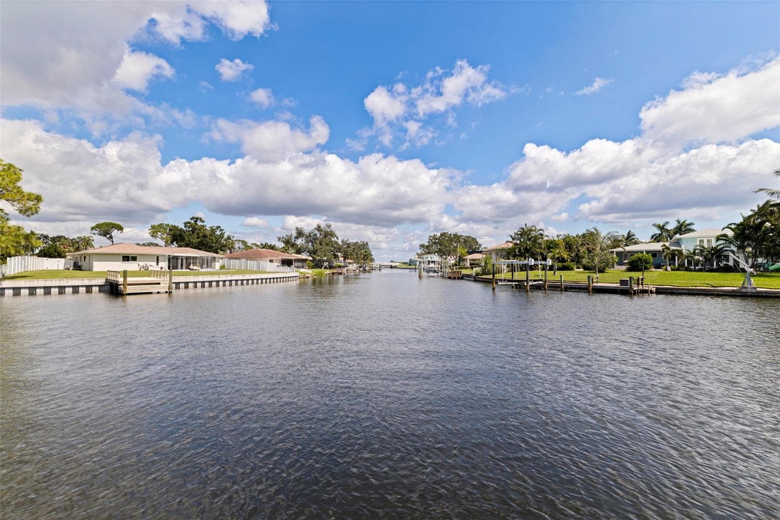 1894 TANGLEWOOD DR NE