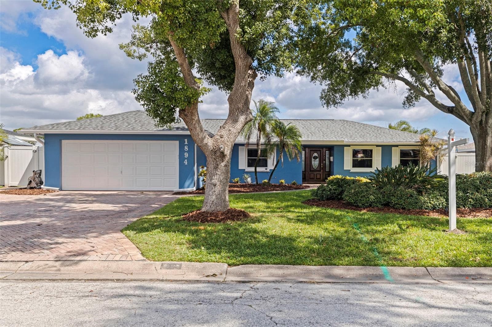 Single Family Residence at 1894 TANGLEWOOD DR NE, ST PETERSBURG, photo 2 of 58