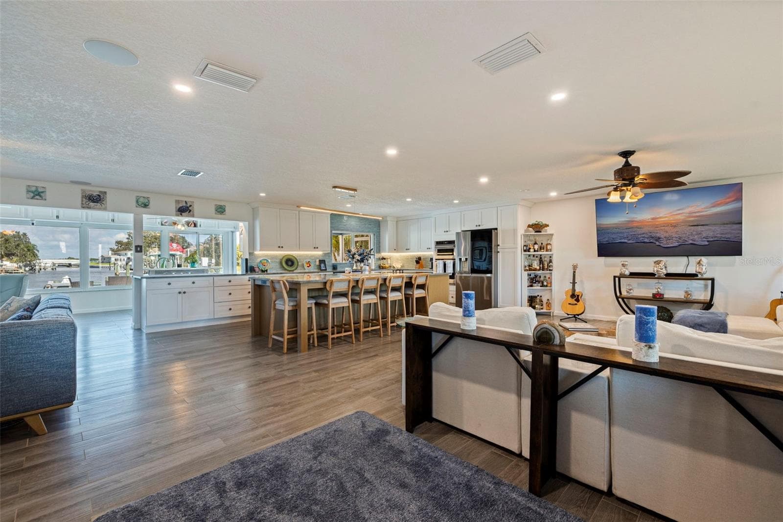 Single Family Residence at 1894 TANGLEWOOD DR NE, ST PETERSBURG, photo 8 of 58