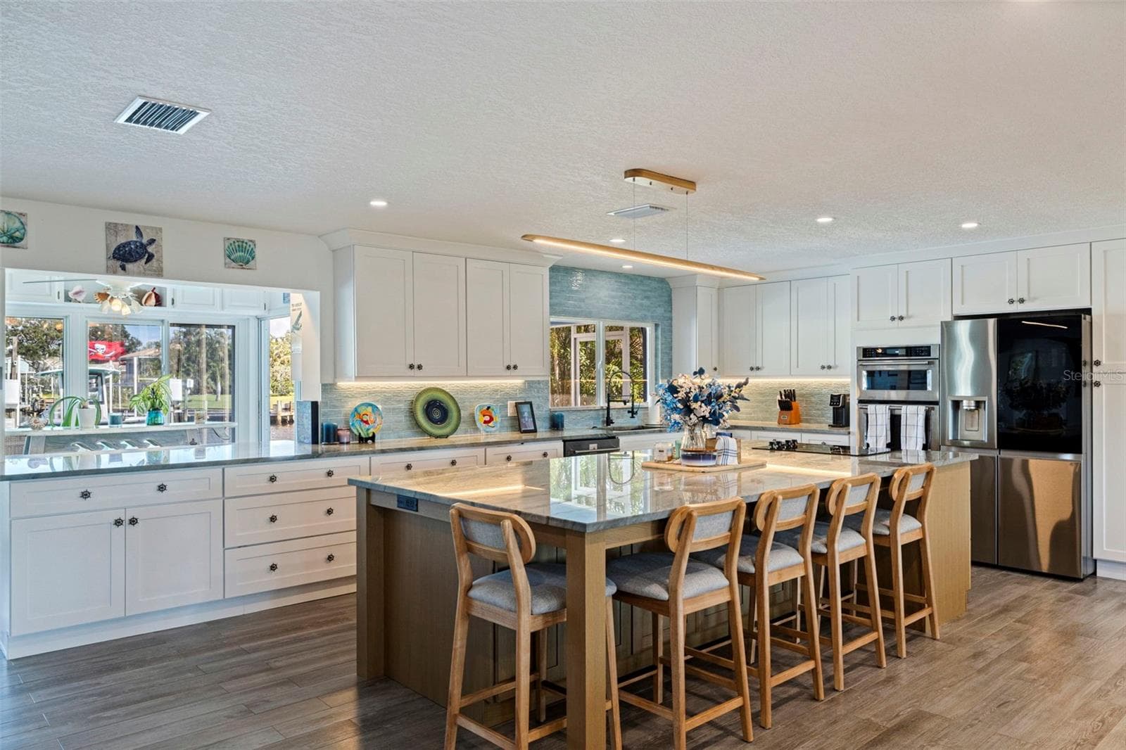Single Family Residence at 1894 TANGLEWOOD DR NE, ST PETERSBURG, photo 9 of 58