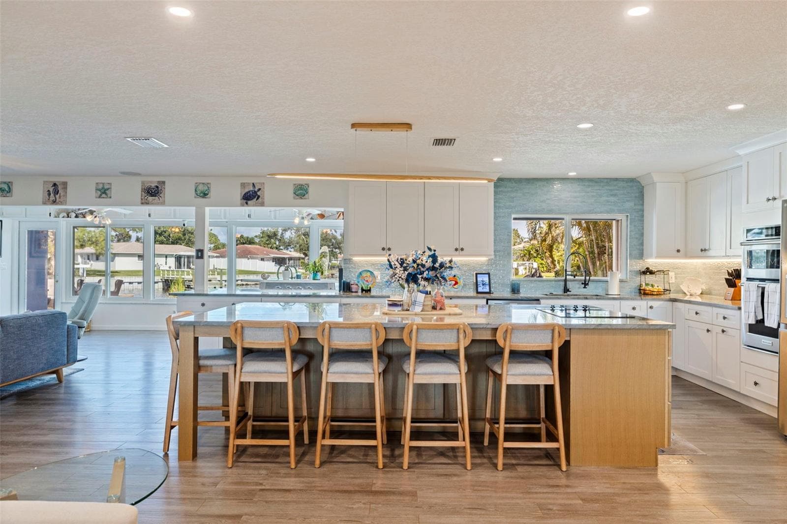 Single Family Residence at 1894 TANGLEWOOD DR NE, ST PETERSBURG, photo 10 of 58