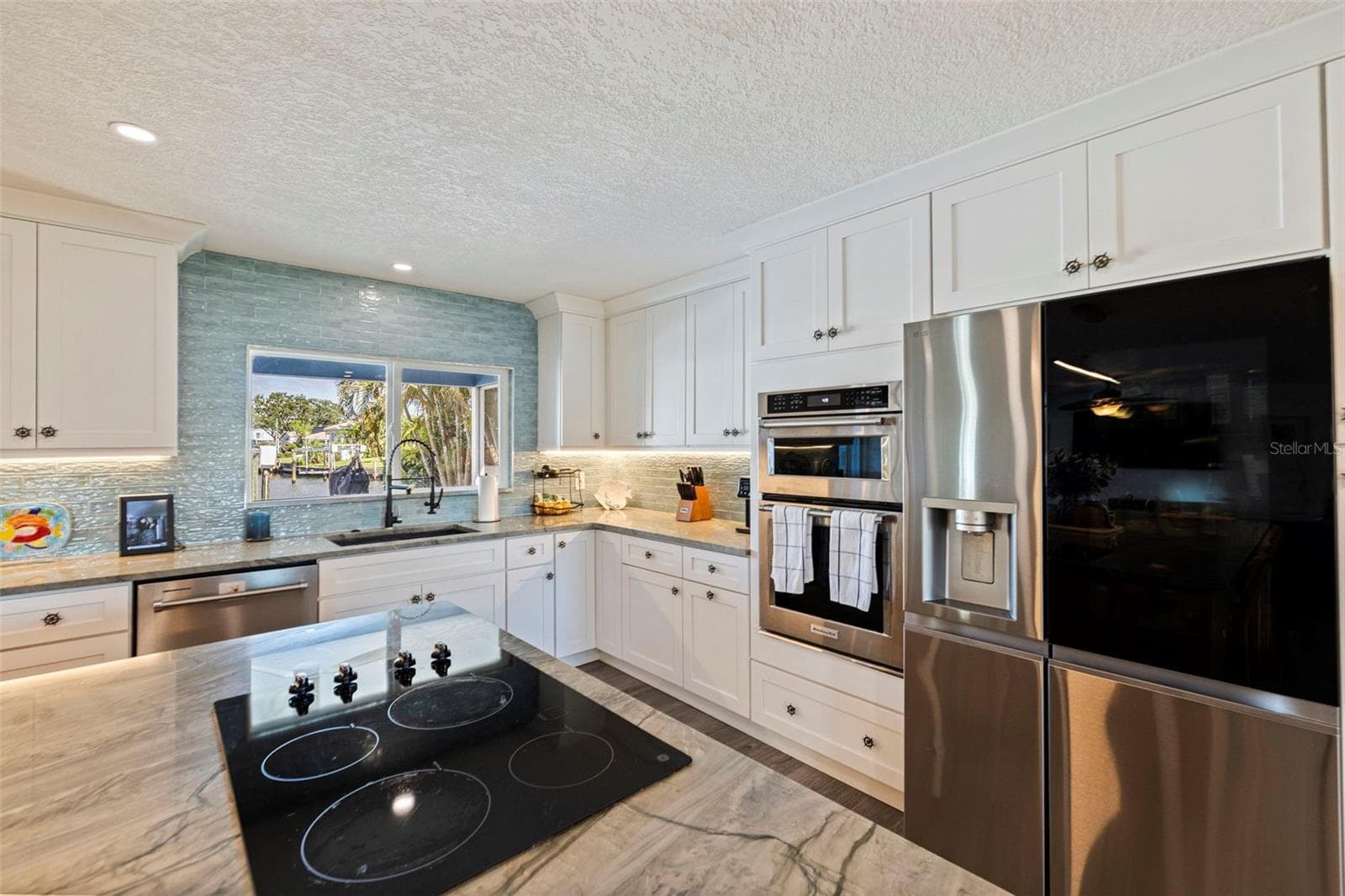 Single Family Residence at 1894 TANGLEWOOD DR NE, ST PETERSBURG, photo 11 of 58