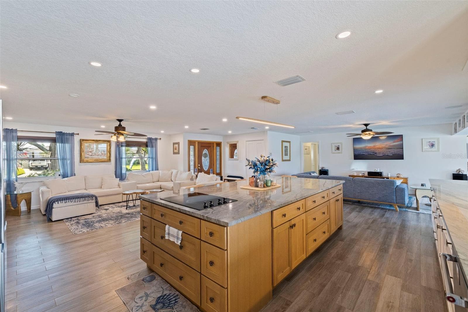 Single Family Residence at 1894 TANGLEWOOD DR NE, ST PETERSBURG, photo 12 of 58