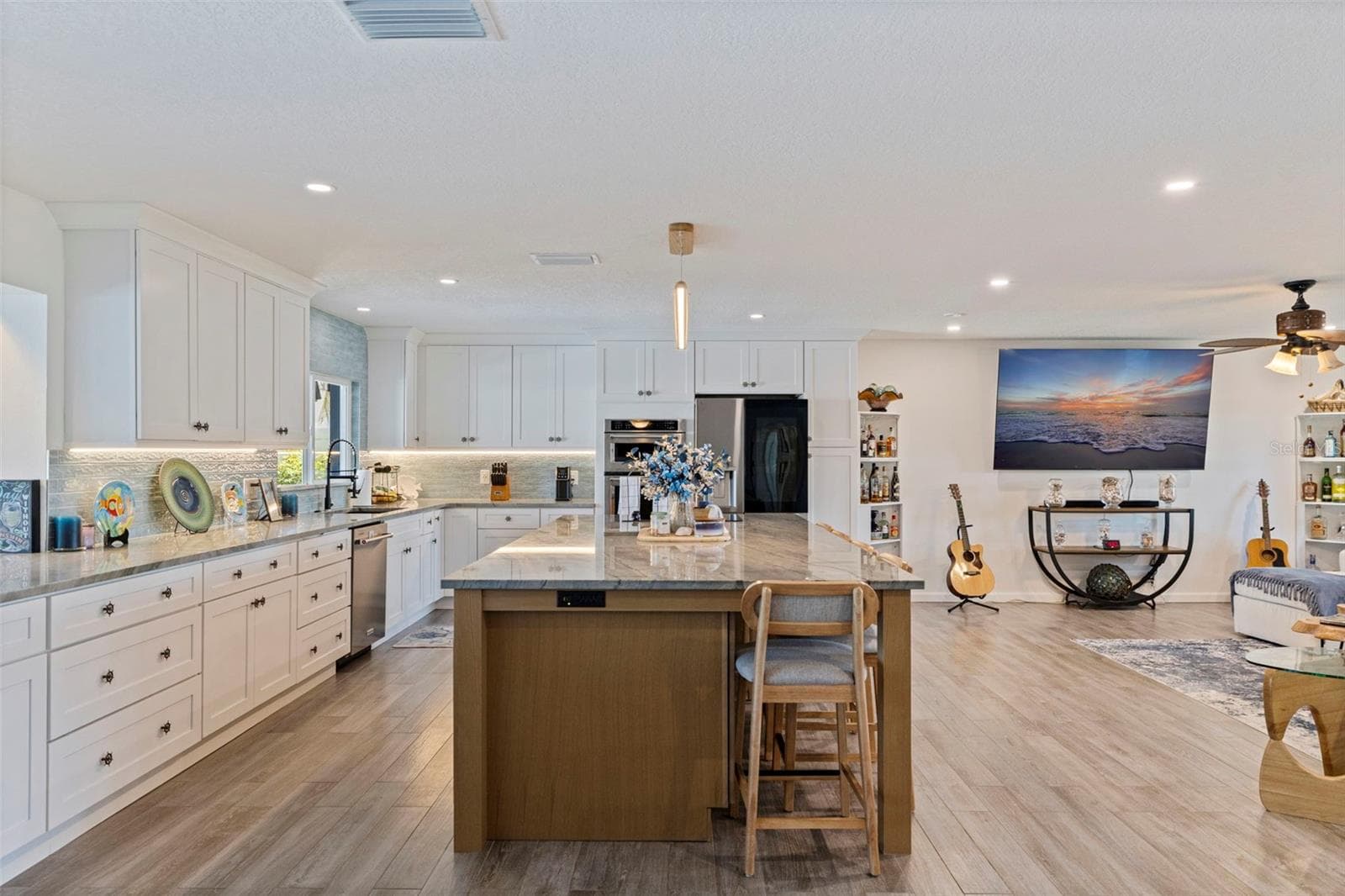 Single Family Residence at 1894 TANGLEWOOD DR NE, ST PETERSBURG, photo 13 of 58