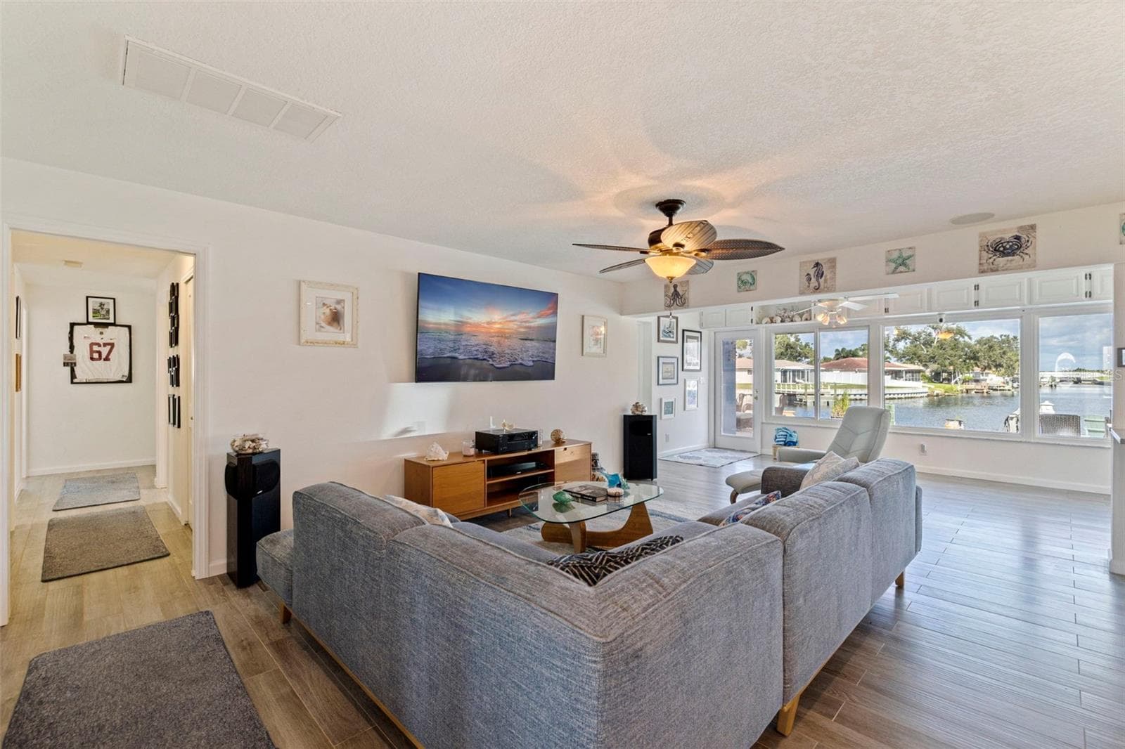 Single Family Residence at 1894 TANGLEWOOD DR NE, ST PETERSBURG, photo 14 of 58