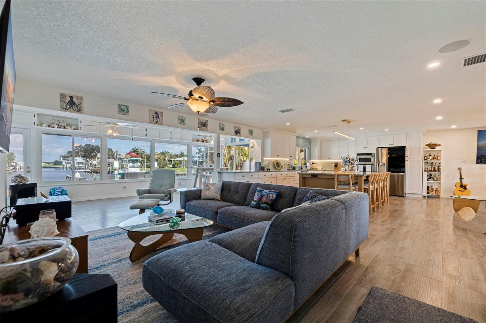 Single Family Residence at 1894 TANGLEWOOD DR NE, ST PETERSBURG, photo 15 of 58