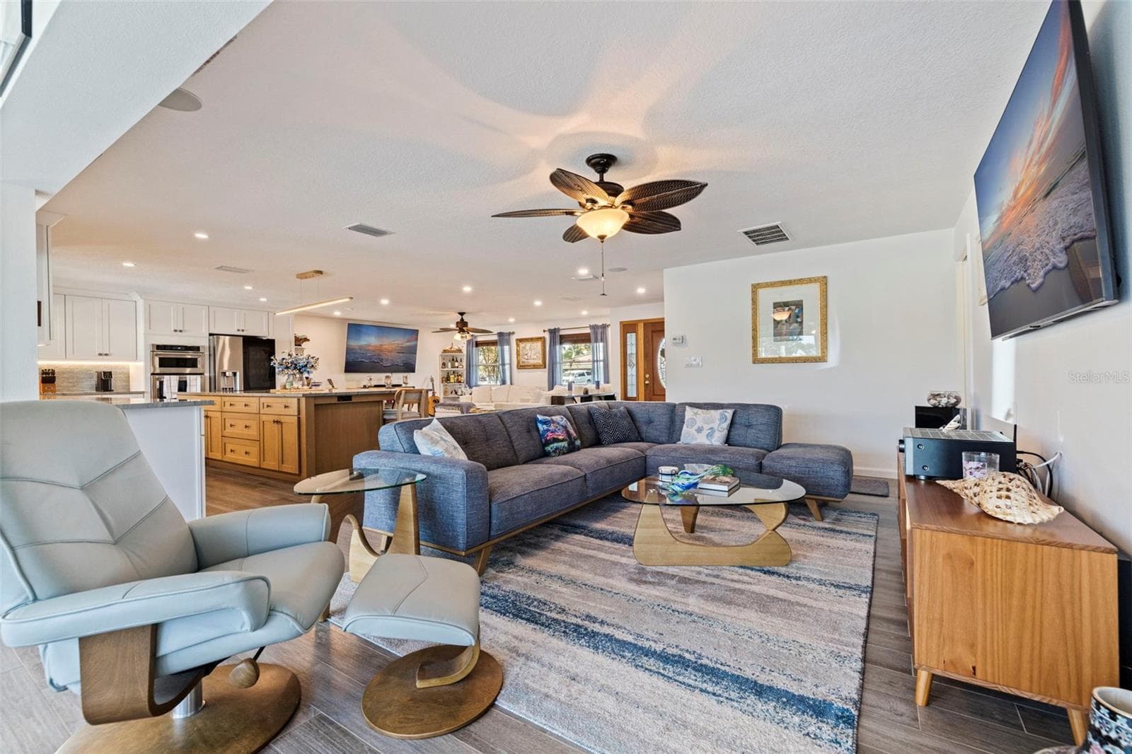 Single Family Residence at 1894 TANGLEWOOD DR NE, ST PETERSBURG, photo 16 of 58