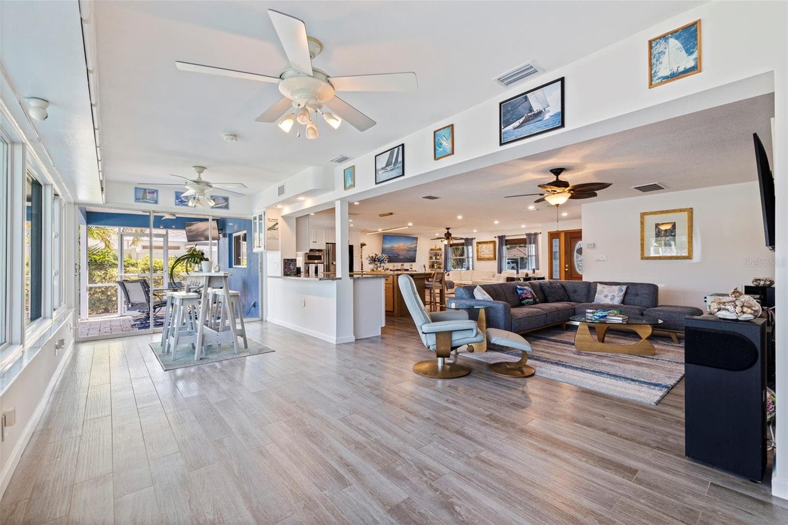 Single Family Residence at 1894 TANGLEWOOD DR NE, ST PETERSBURG, photo 18 of 58