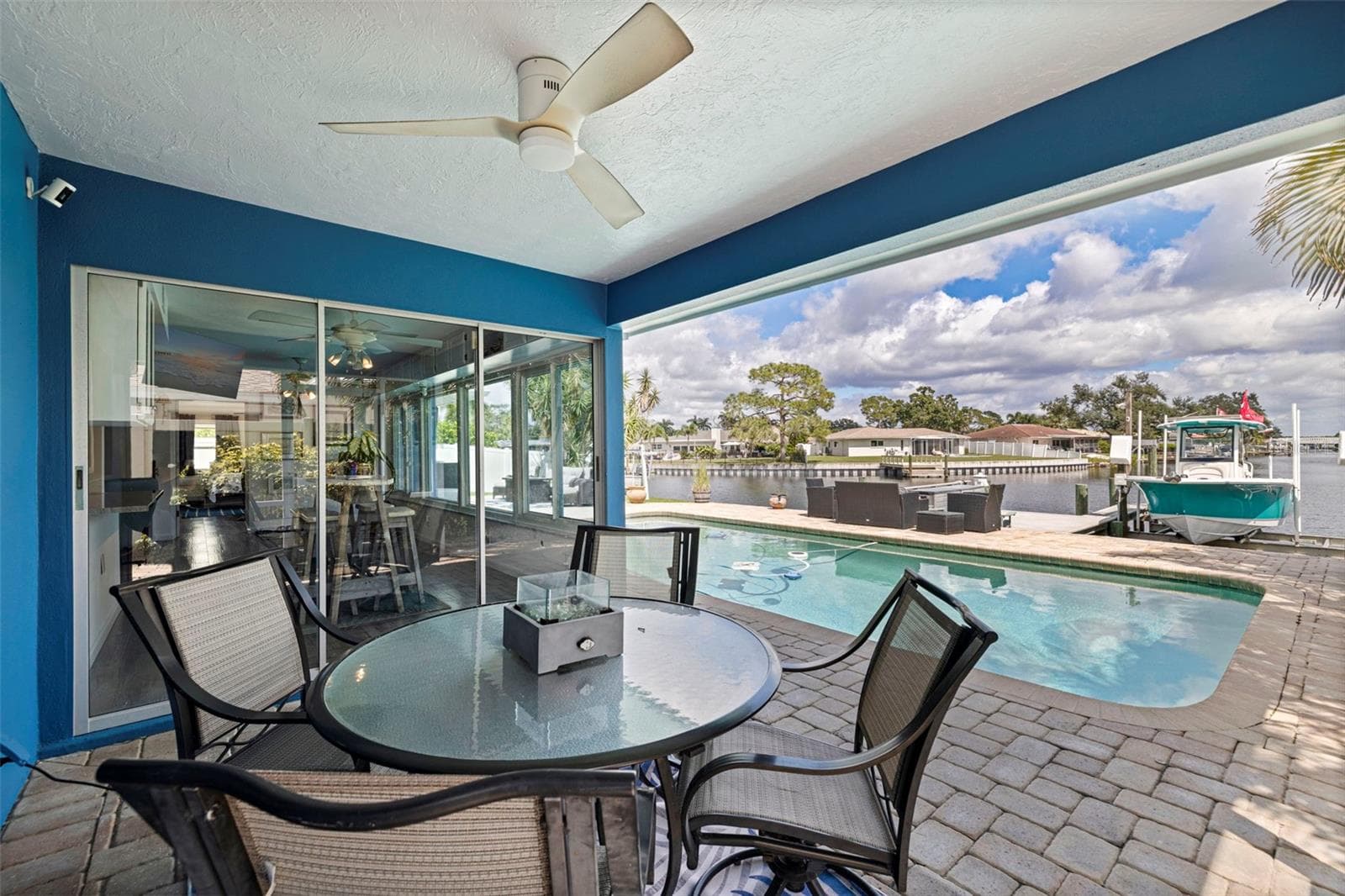 Single Family Residence at 1894 TANGLEWOOD DR NE, ST PETERSBURG, photo 28 of 58