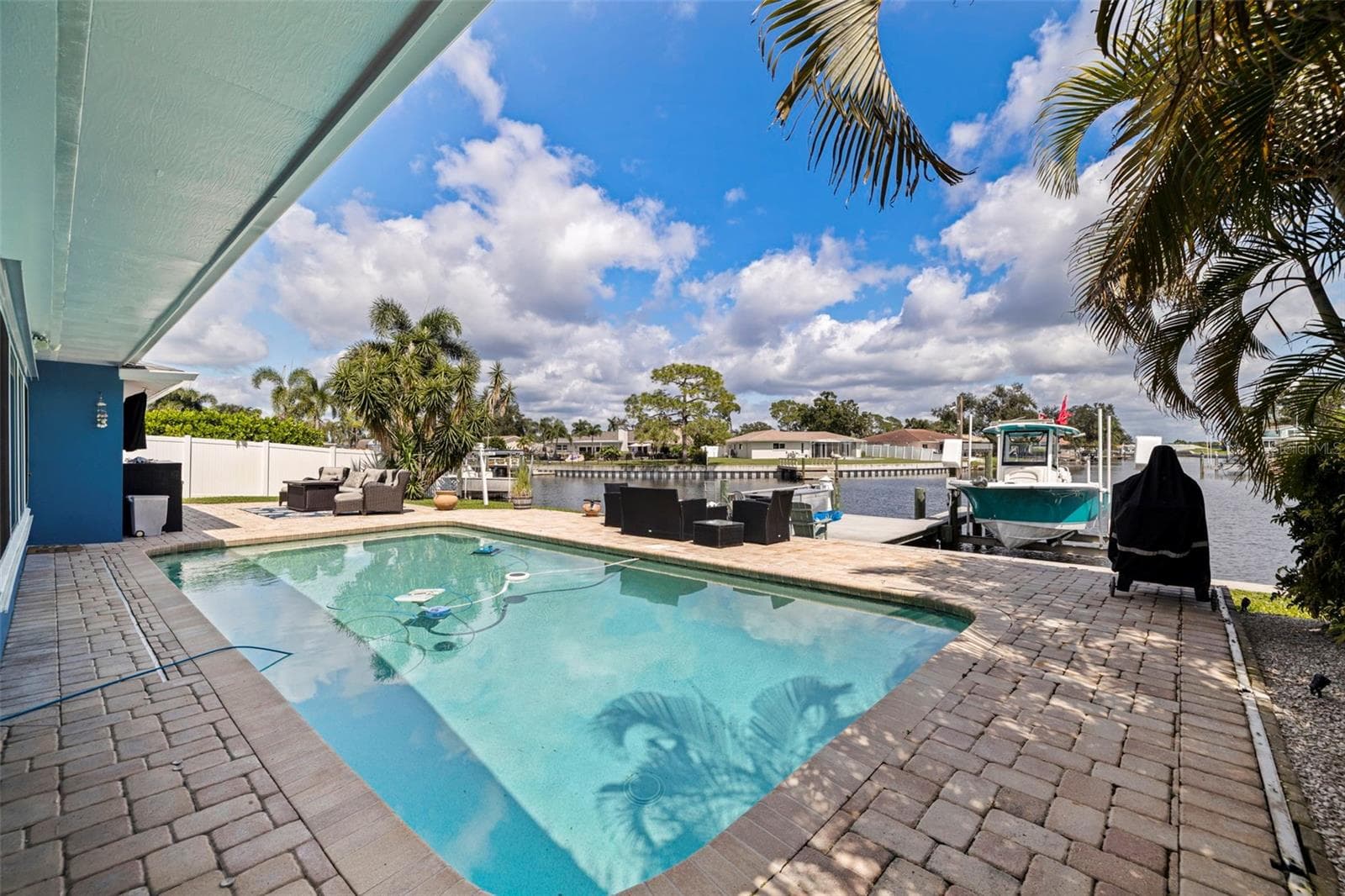 Single Family Residence at 1894 TANGLEWOOD DR NE, ST PETERSBURG, photo 29 of 58