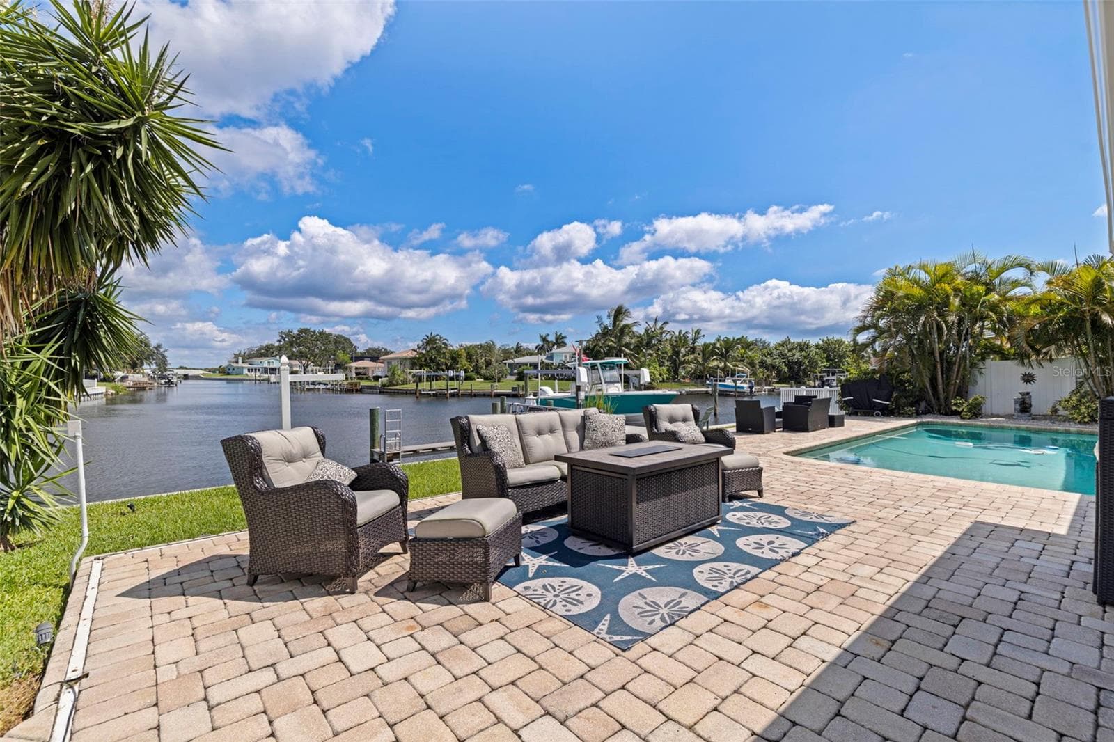 Single Family Residence at 1894 TANGLEWOOD DR NE, ST PETERSBURG, photo 31 of 58