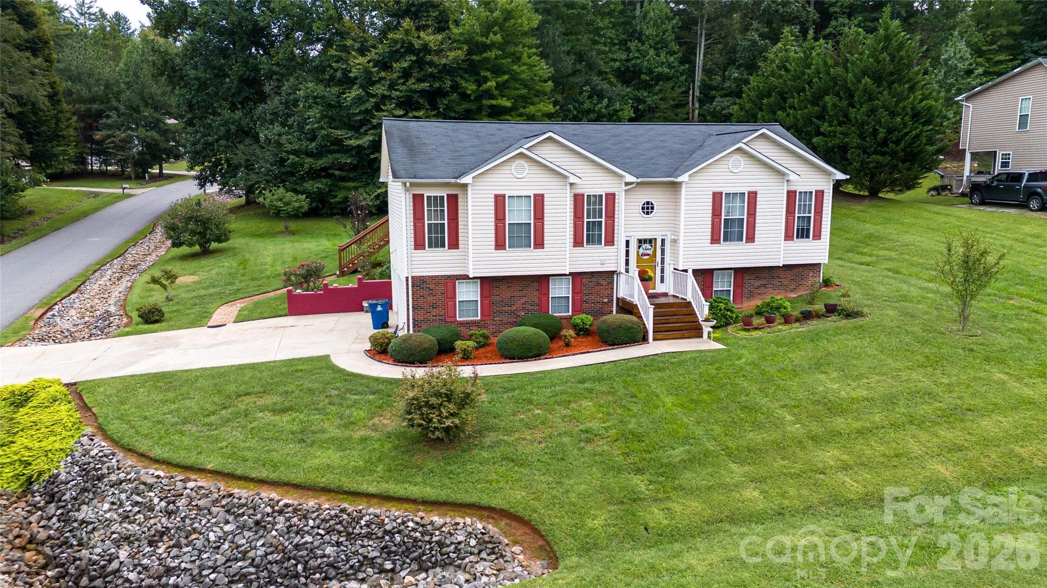 Single Family Residence at 142 Doe Run, Morganton, photo 2 of 34