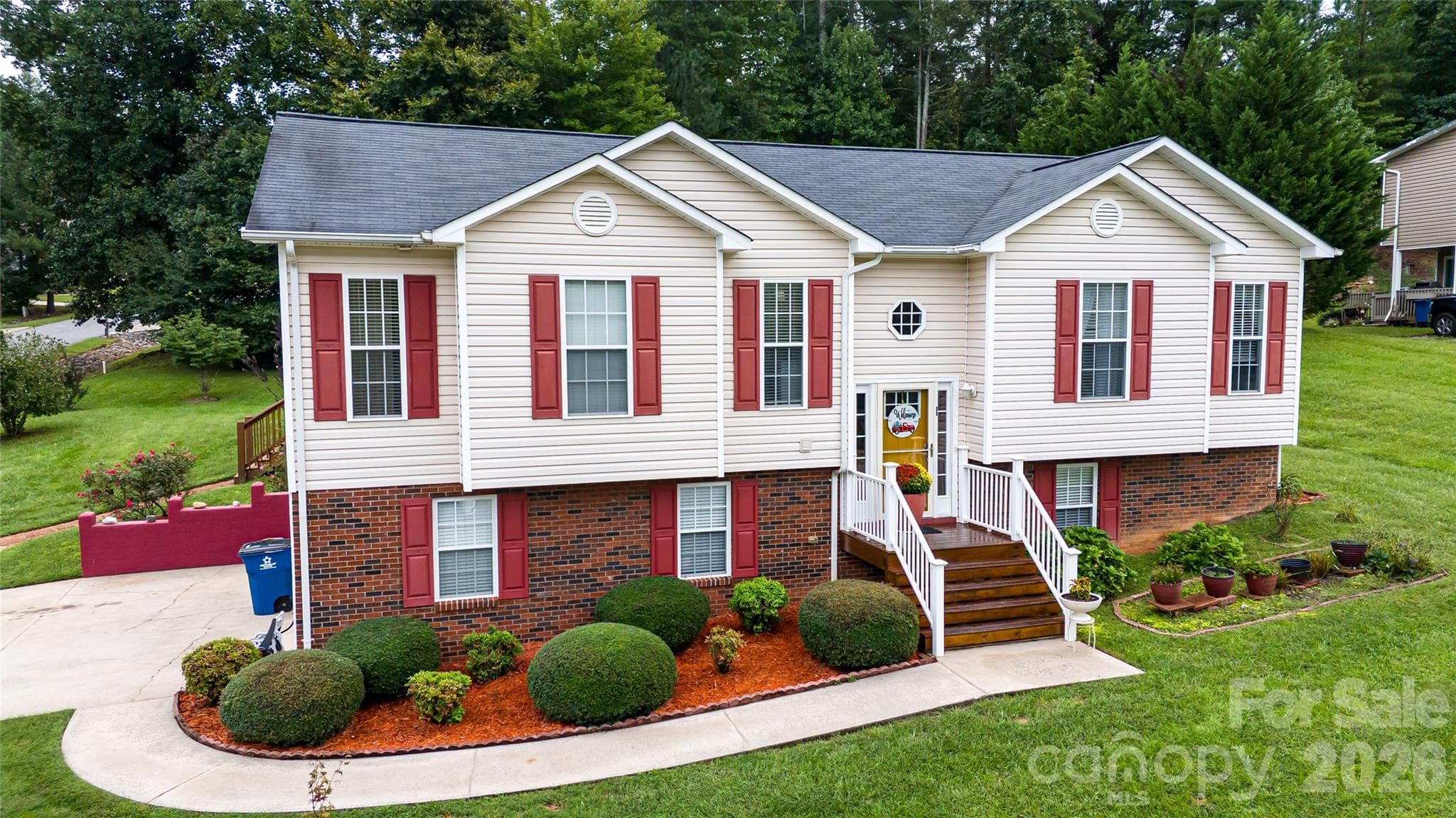 Single Family Residence at 142 Doe Run, Morganton, photo 4 of 34