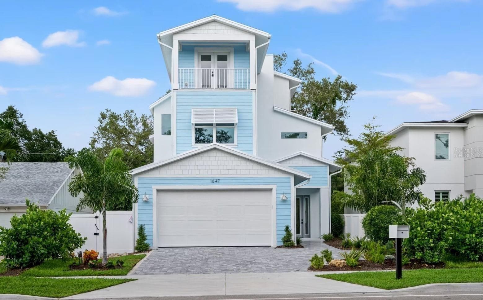Single Family Residence at 1647 SIESTA DR, SARASOTA, photo 4 of 42