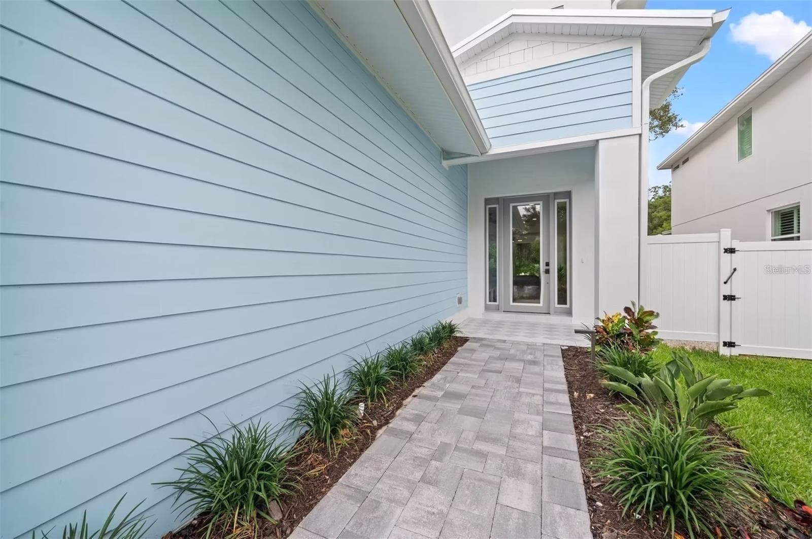 Single Family Residence at 1647 SIESTA DR, SARASOTA, photo 7 of 42