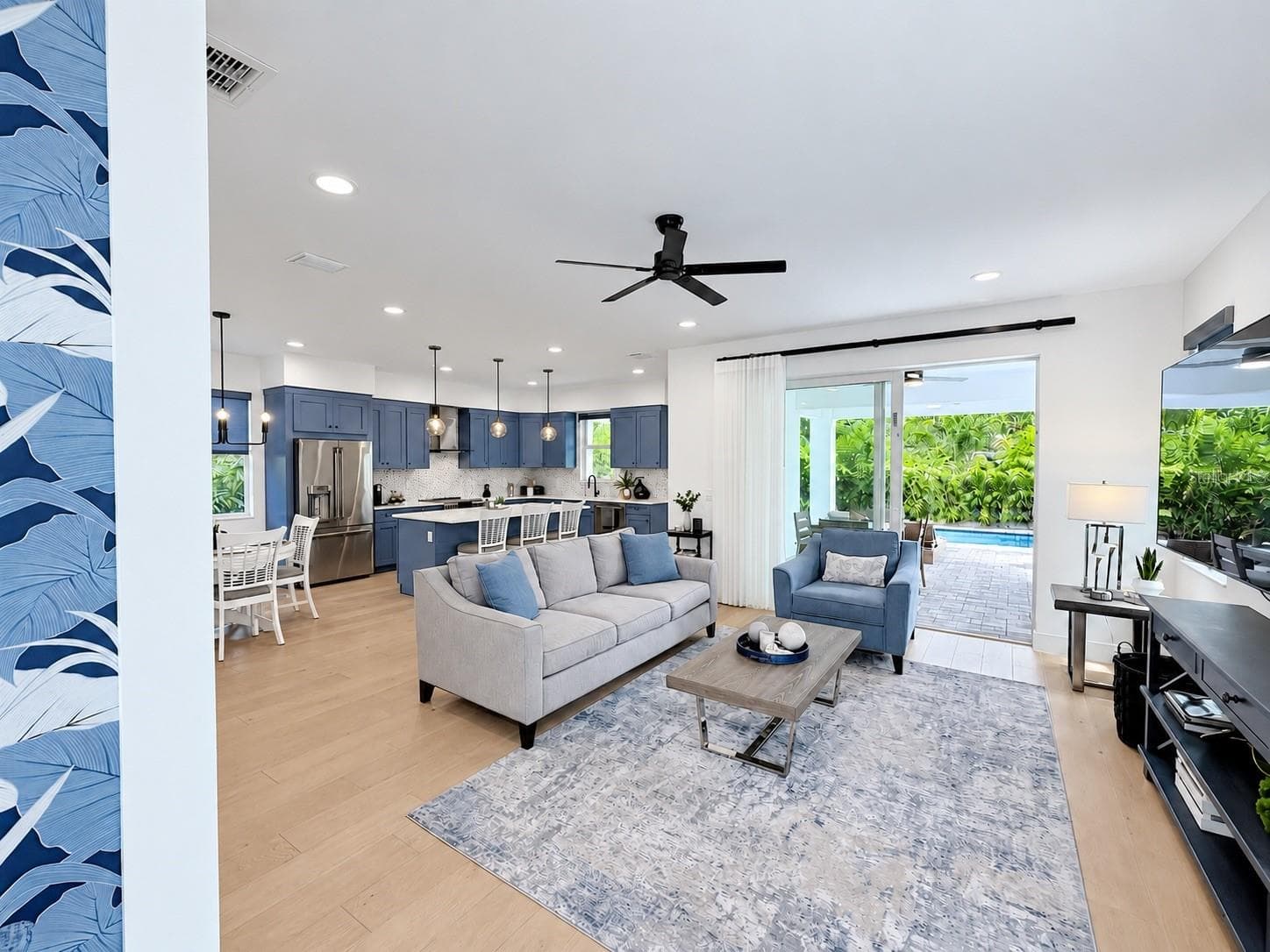 Single Family Residence at 1647 SIESTA DR, SARASOTA, photo 10 of 42