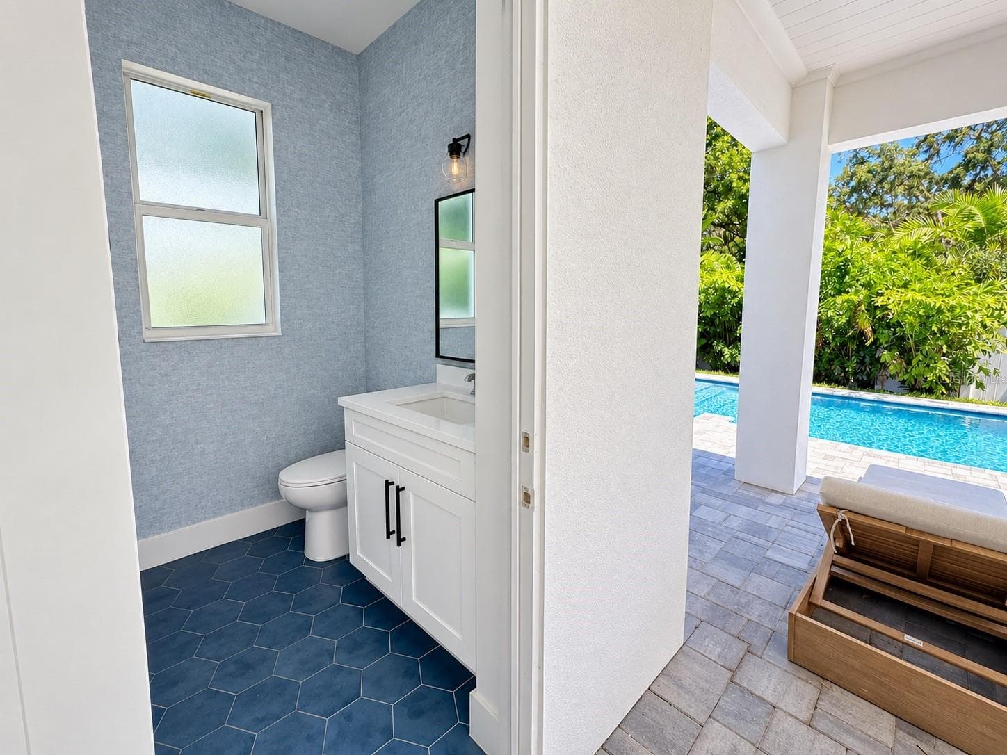 Powder bath, access from pool deck and the kitchen - 1647 SIESTA DR, SARASOTA