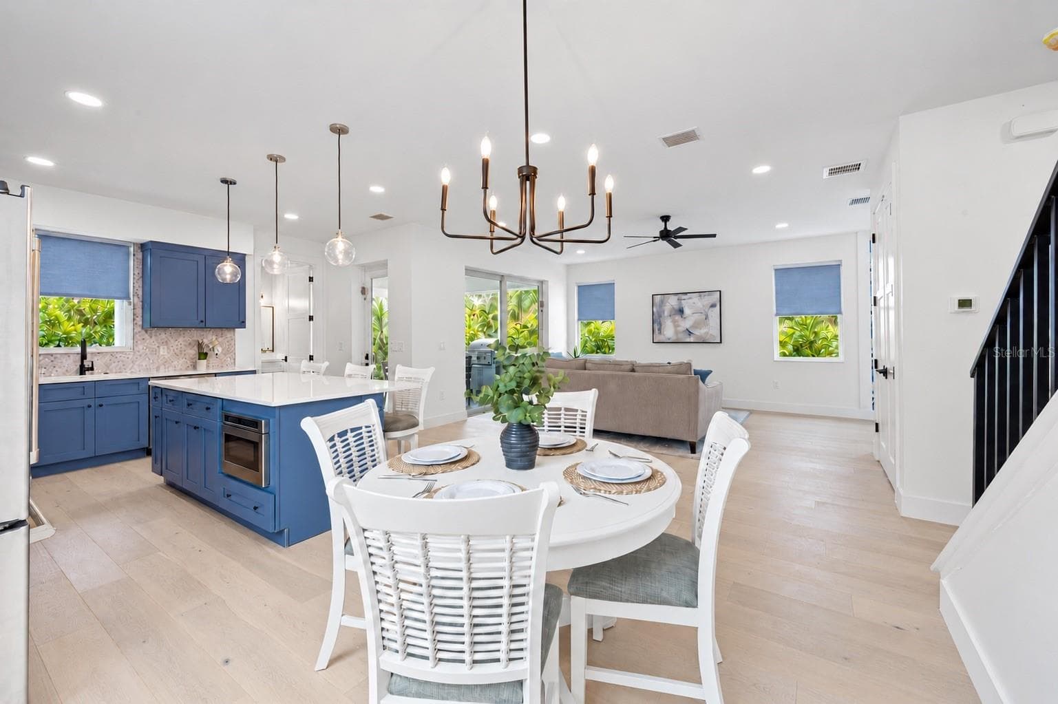 Single Family Residence at 1647 SIESTA DR, SARASOTA, photo 17 of 42
