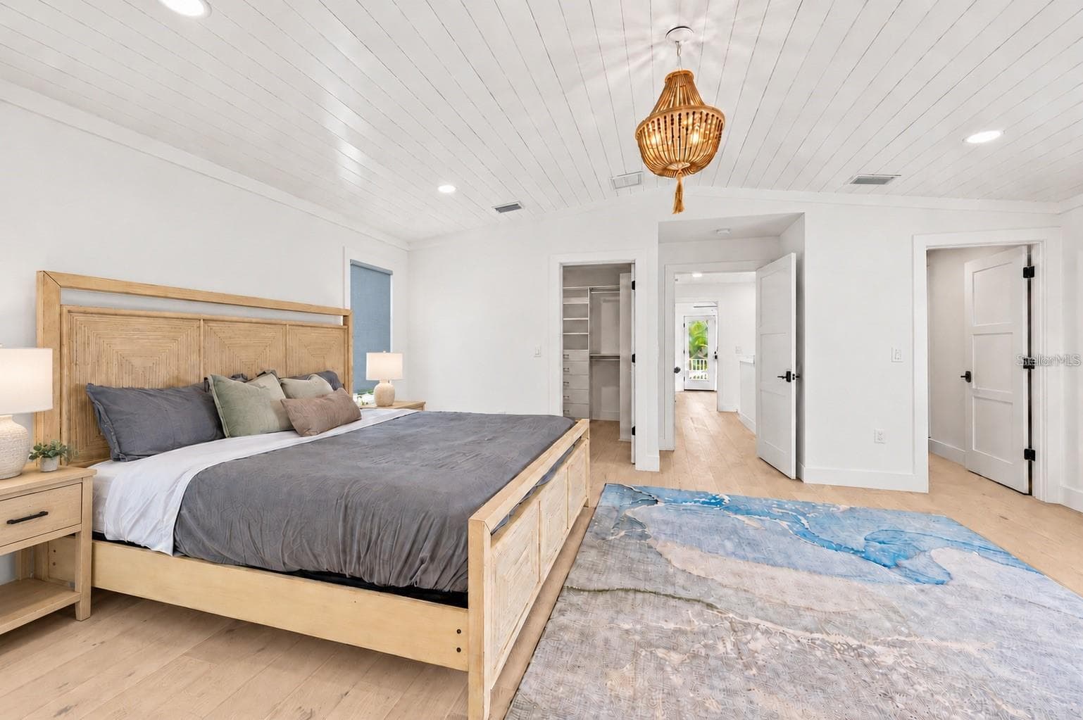 Primary suite with vaulted ceiling - 1647 SIESTA DR, SARASOTA