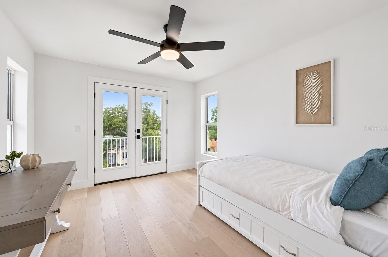 Guest bedroom - 1647 SIESTA DR, SARASOTA