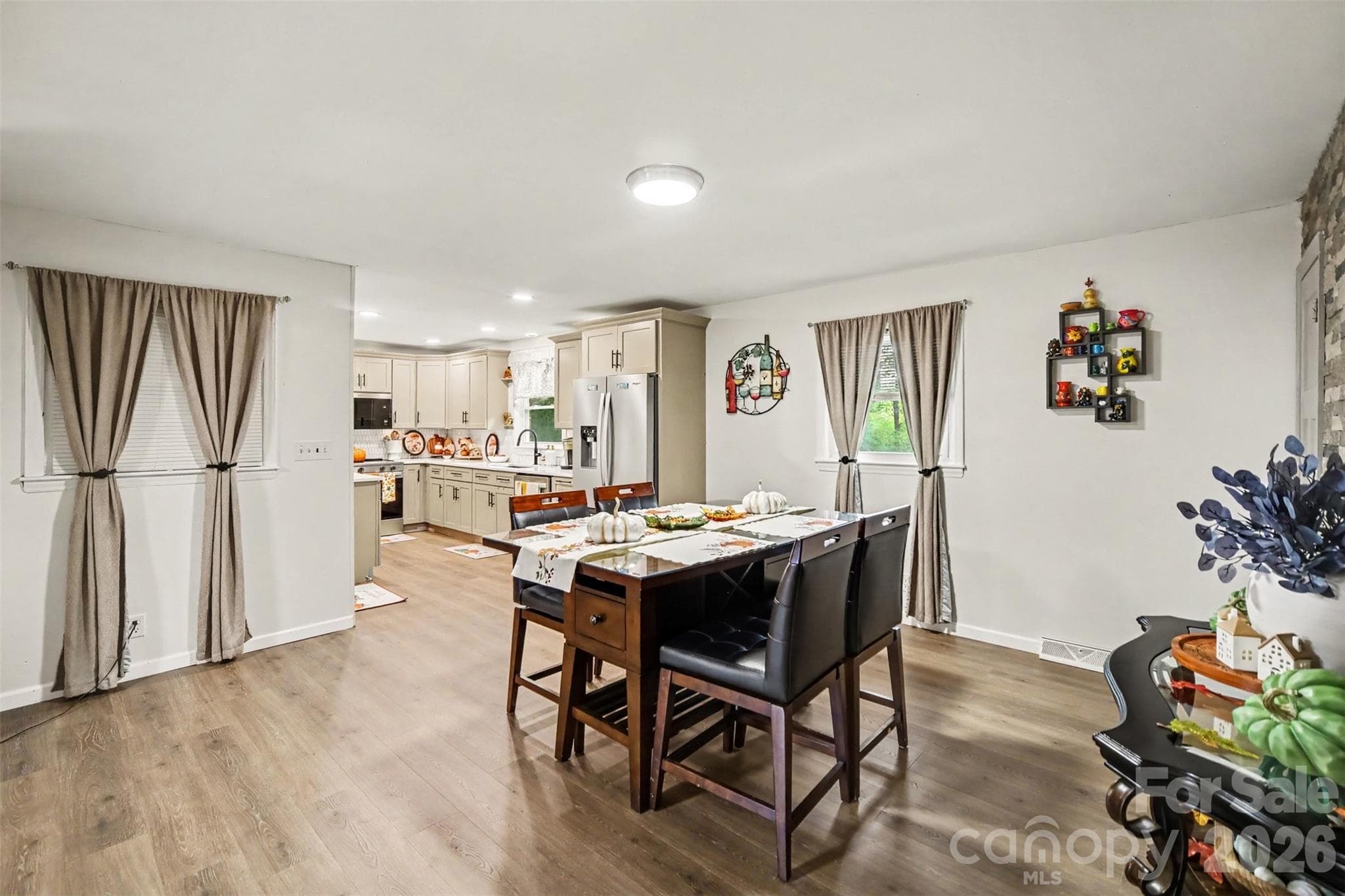 Single Family Residence at 1308 E Stagecoach Trail, Lawndale, photo 10 of 30