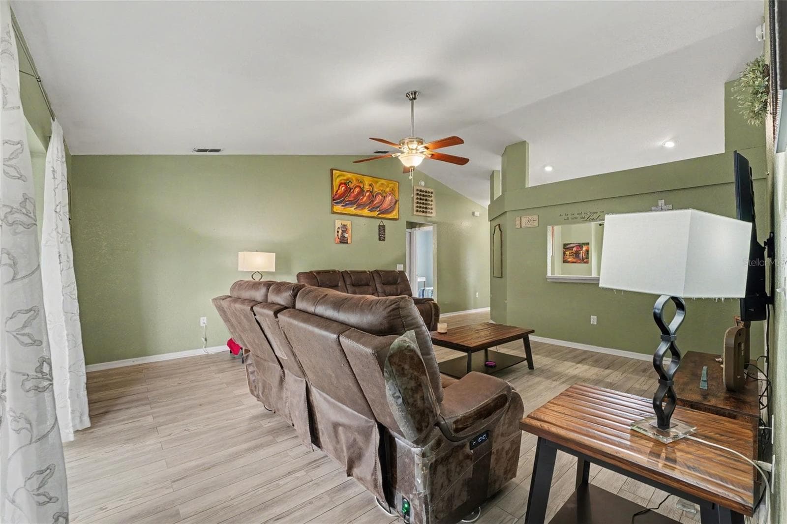 Single Family Residence at 2225 BLUEBIRD AVE, BARTOW, photo 6 of 30