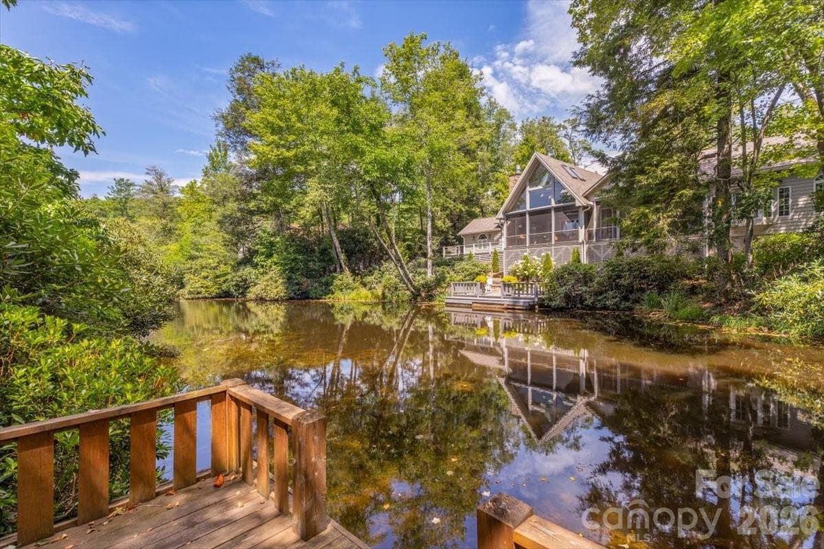 21 Crescent Trail